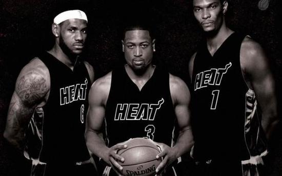 德比战投掷物品，西足协处罚塞维利亚部分看台关闭3场+罚款（因德比投掷事件，西足协重罚塞维利亚：部分看台封闭3场并罚款）