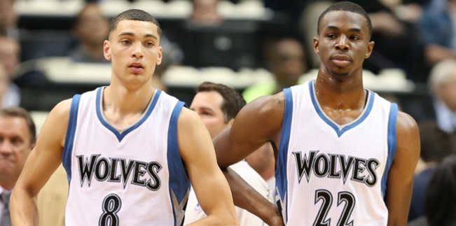 詹姆斯第15次中国行人气依旧爆棚，为上海交大球赛开球并与同学互动（詹姆斯第15次访华人气不减，在上海交大为球赛开球并与学生互动）