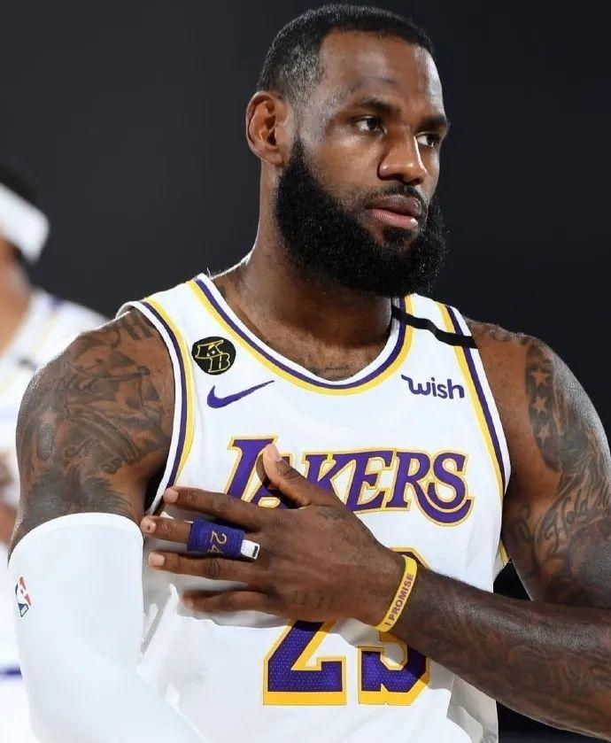 米兰公布客战都灵首发，莱奥、恩昆库领衔锋线（米兰客战都灵首发出炉，莱奥与恩昆库领衔锋线）