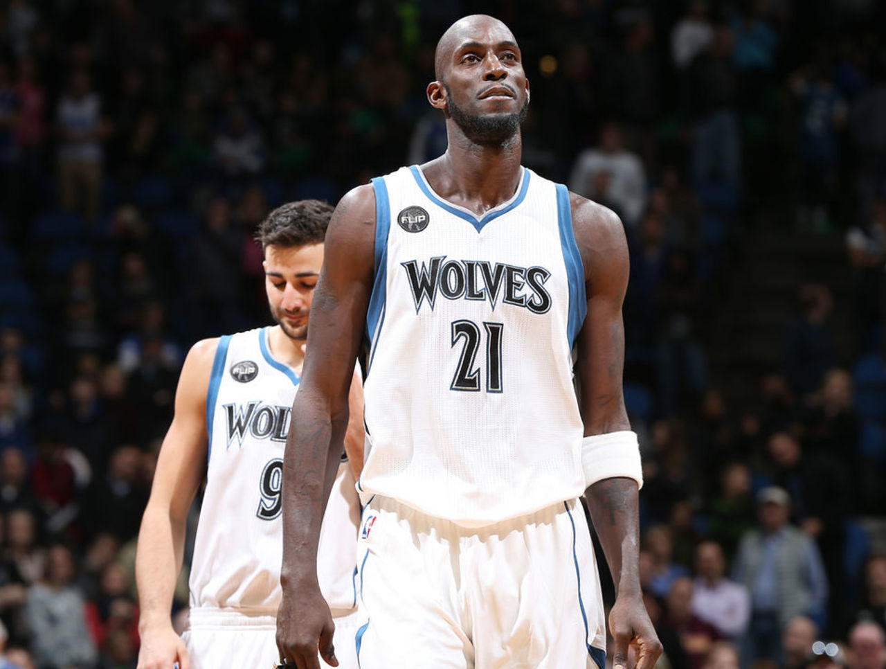 尤文vs卡利亚里：弗拉霍维奇、伊尔迪兹首发，佩林出战（尤文对阵卡利亚里：弗拉霍维奇、伊尔迪兹先发，佩林把守球门）