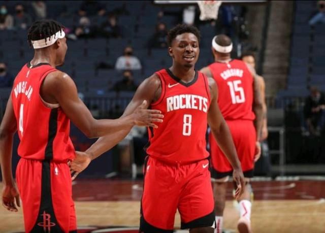 6场贡献9球1助攻，卡扎伊什维利当选中超9／10月最佳球员（6场9球1助，卡扎伊什维利荣膺中超9-10月最佳球员）